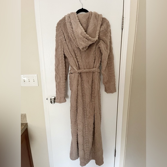 Missguided Cream Textured Robe - Picture 7 of 7